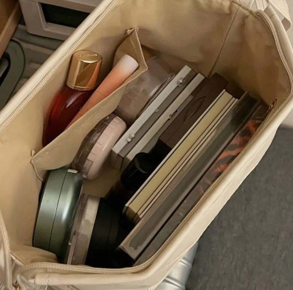 Beige funktionel makeup taske