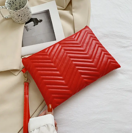 Clutch | Rillet udtryk | Perfekt til hverdagen - Til kvinder