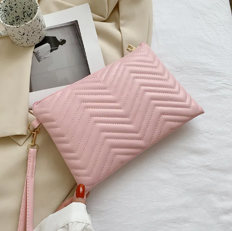 Clutch | Rillet udtryk | Perfekt til hverdagen - Til kvinder