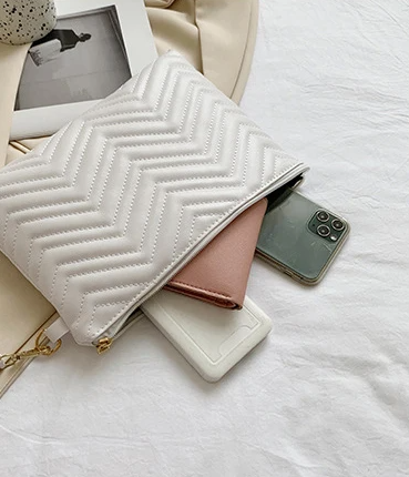 Clutch | Rillet udtryk | Perfekt til hverdagen - Til kvinder
