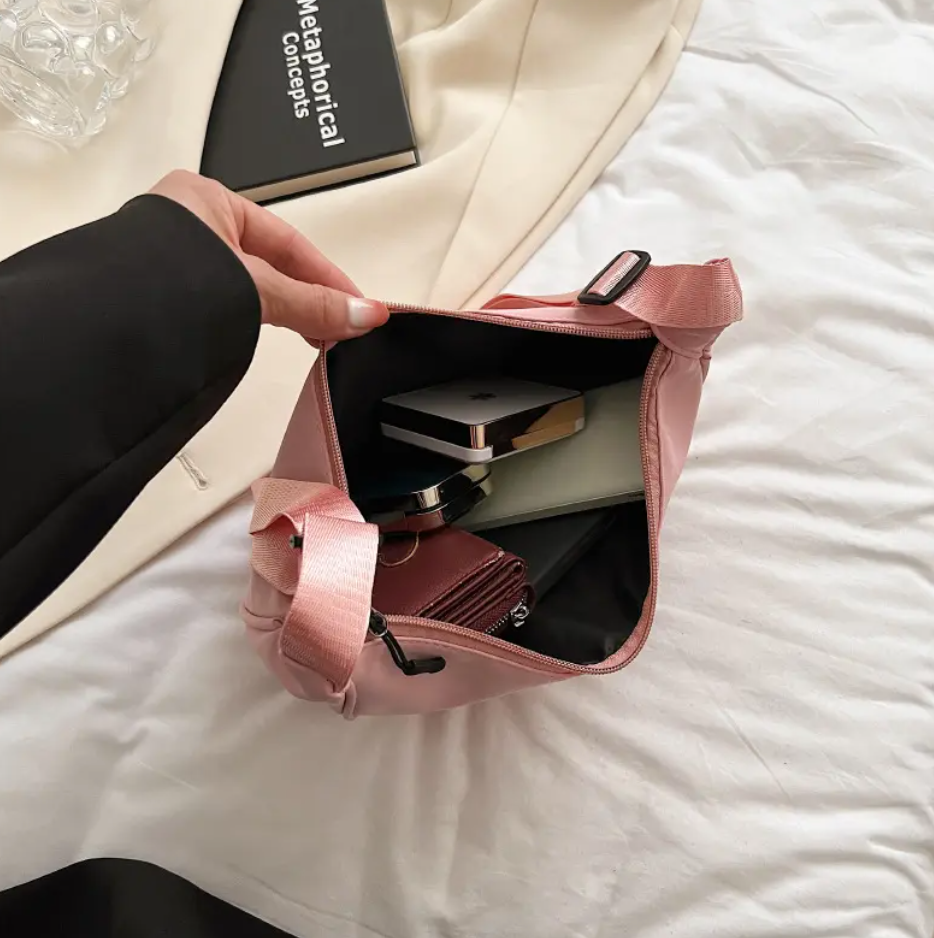 Skuldertaske | Curved nylon taske