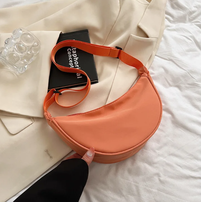 Skuldertaske | Curved nylon taske