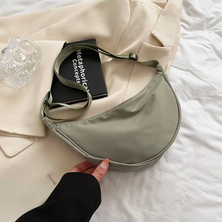 Skuldertaske | Curved nylon taske
