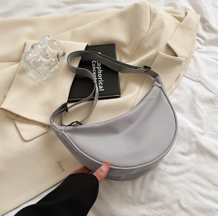 Skuldertaske | Curved nylon taske