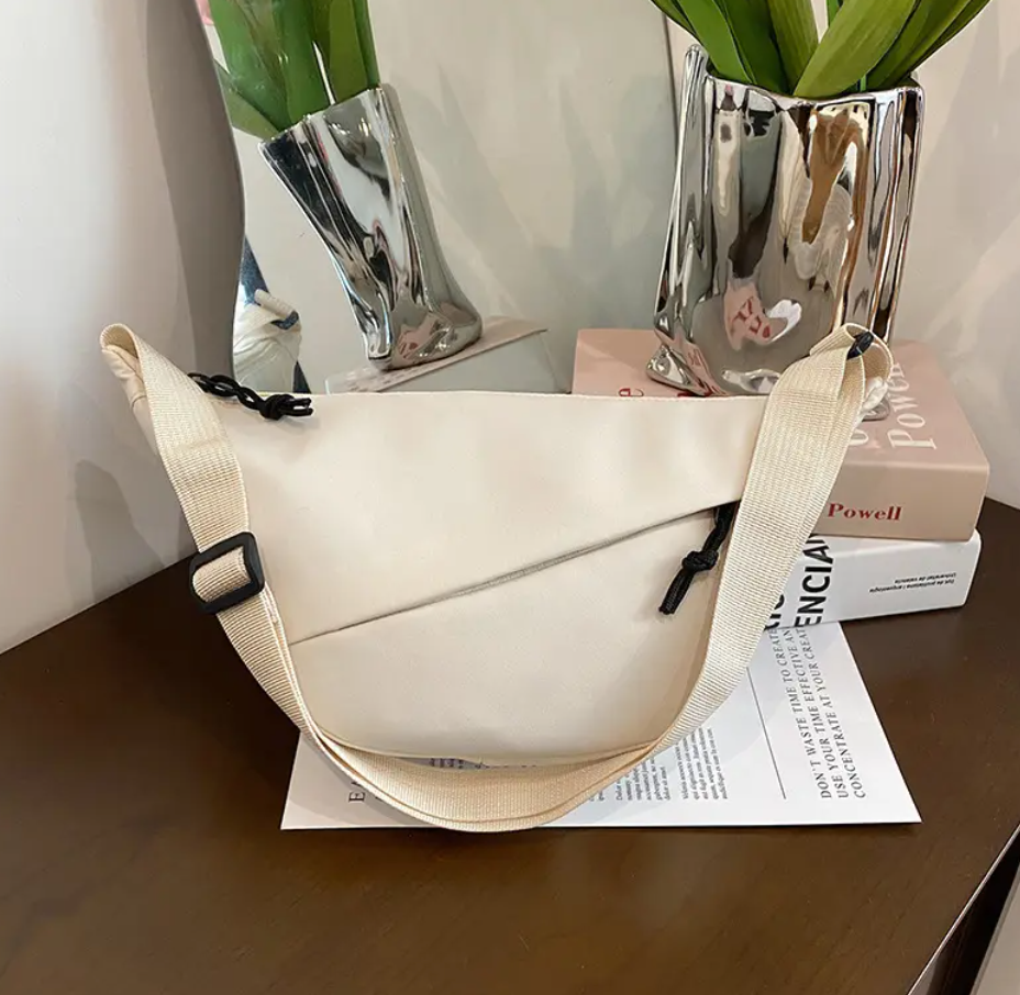 Sling taske, nylon curved bag, lille skuldertaske i hvid