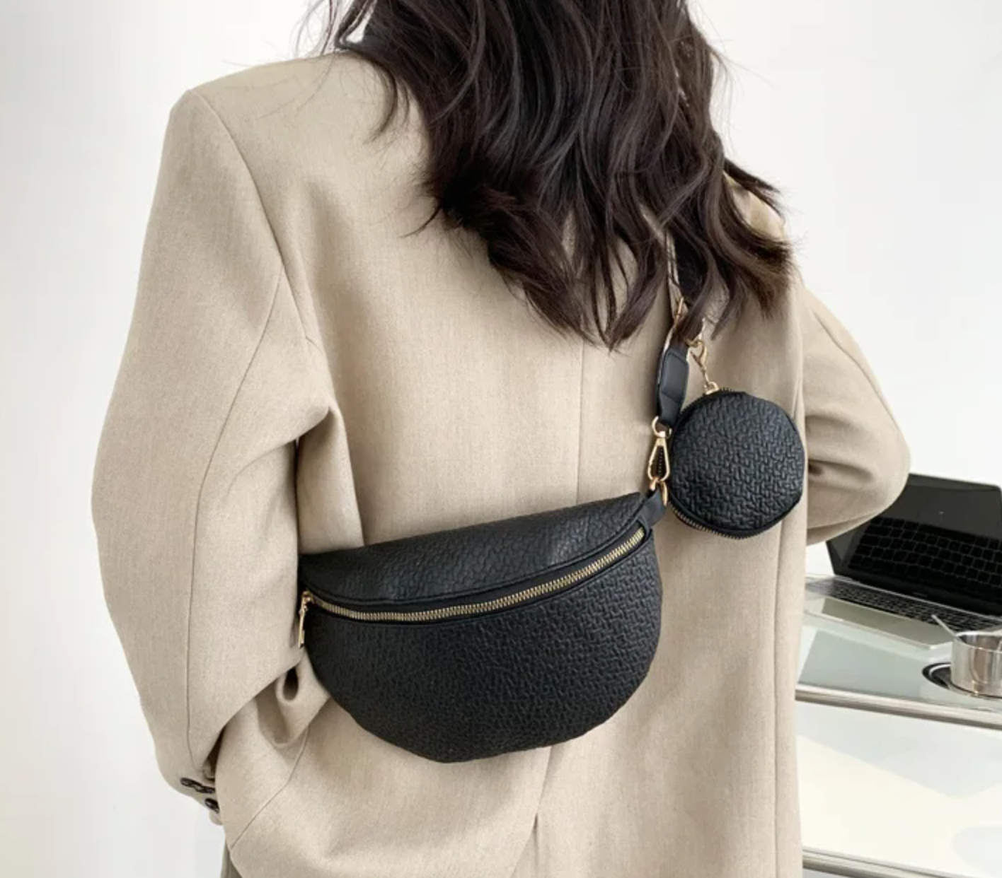 Sling taske | Crossover taske til skulderen | Curved Bag - Til kvinder