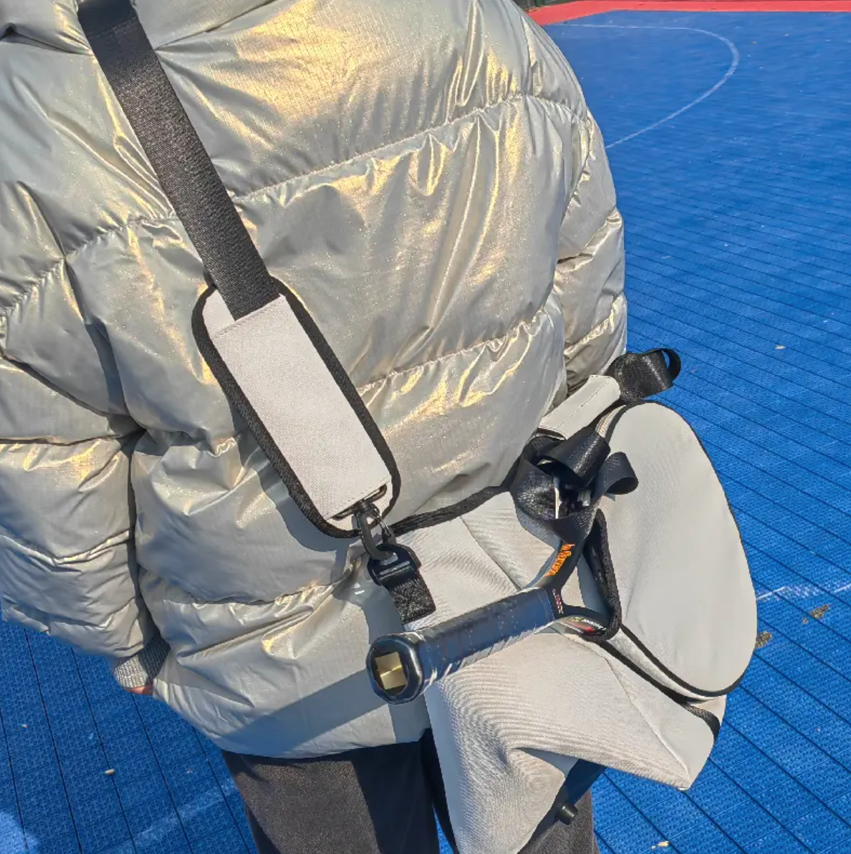 Sporty padel taske i hvid med ketsher i