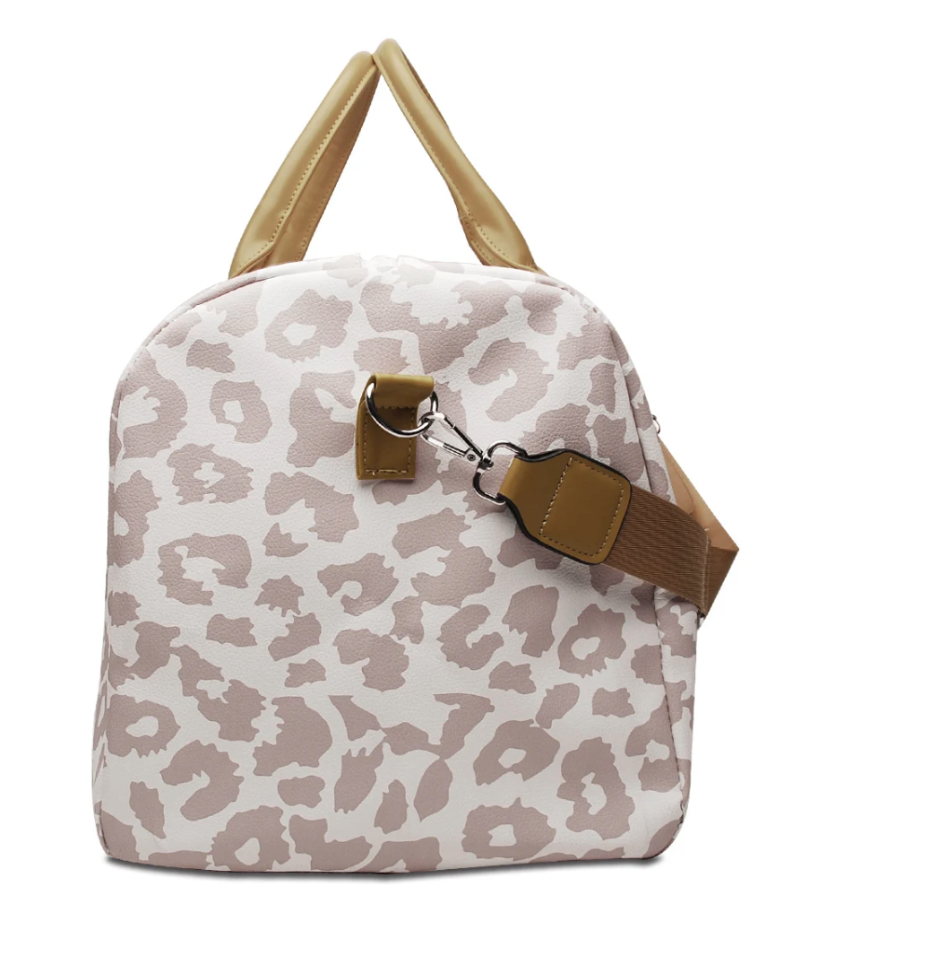 Weekendtaske med Leo print, set fra siden