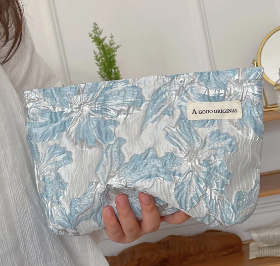 Elegant Blomsterbroderet Makeup-Taske - A Gogo Original, Fås i 4 Farver