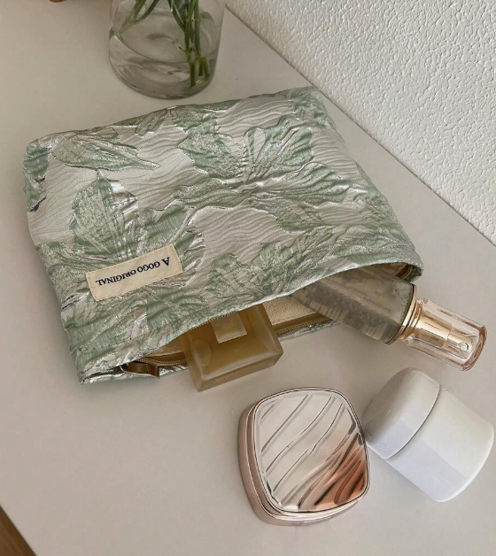 Elegant Blomsterbroderet Makeup-Taske - A Gogo Original, Fås i 4 Farver