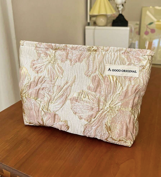 Elegant Blomsterbroderet Makeup-Taske - A Gogo Original, Fås i 4 Farver