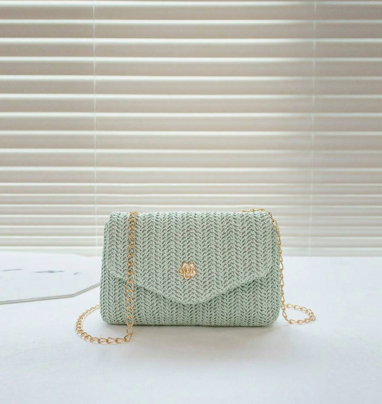 Elegant Skuldertaske med Guld Detaljer – Mintgrøn