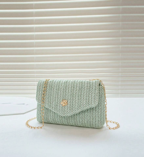 Elegant Skuldertaske med Guld Detaljer – Mintgrøn