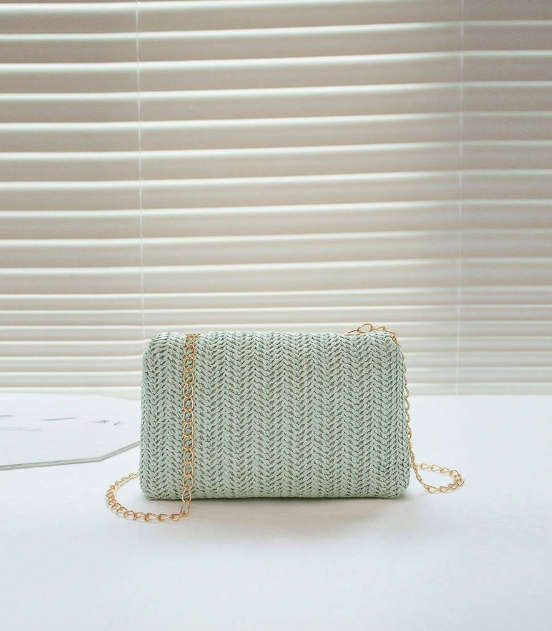 Elegant Skuldertaske med Guld Detaljer – Mintgrøn