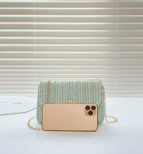 Elegant Skuldertaske med Guld Detaljer – Mintgrøn