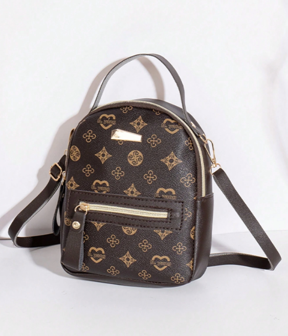 Elegant Brun Mini-Rygsæk med Monogrammønster og Gulddetaljer